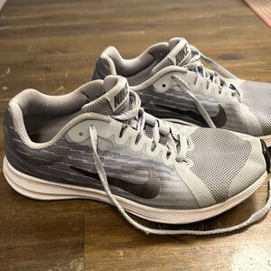 Youth boys Nike sneakers,grey size 5
